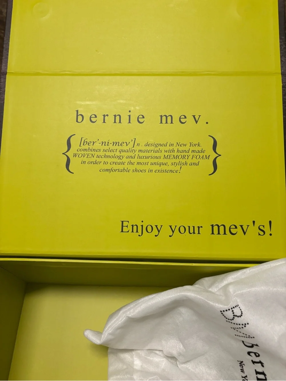 Bernie mev. Bernadette Slip On Wedge Sandals Size 39